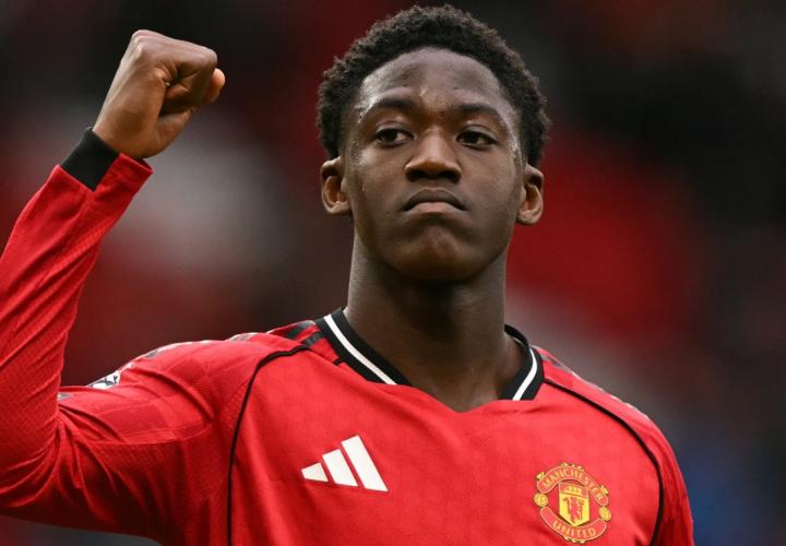  曼联续约喜讯传来，梅努锁定长期未来，马奎尔续写红魔篇章。 体育新闻 曼联续约喜讯传来，梅努锁定长期未来，马奎尔续写红魔篇章。 体育新闻