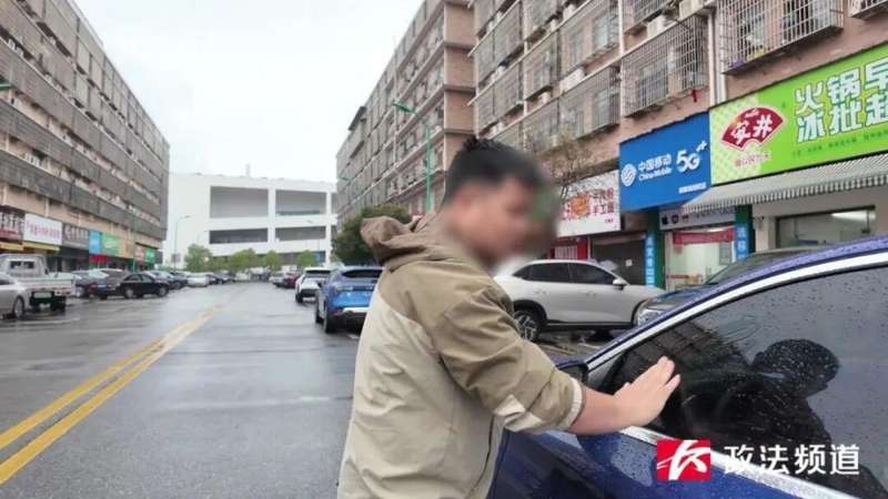 违停张贴“不干胶”是否越界?社区自治边界的深度探讨 新闻 违停张贴“不干胶”是否越界?社区自治边界的深度探讨 新闻