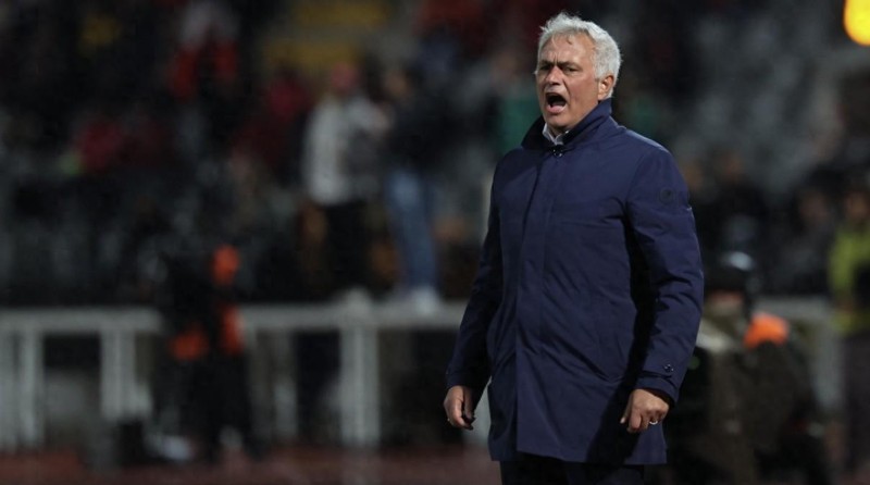  穆里尼奥的锋线困局与破局：从战术逻辑拆解本菲卡中锋引援双轨方案 体育新闻